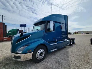 2020 VOLVO VNL64T740