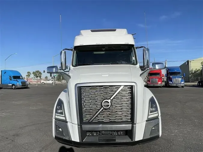 2020 VOLVO VNL860