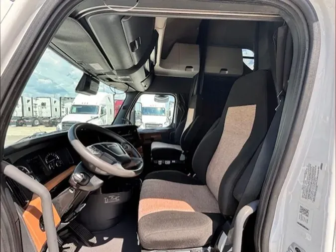 2022 Freightliner Cascadia 126