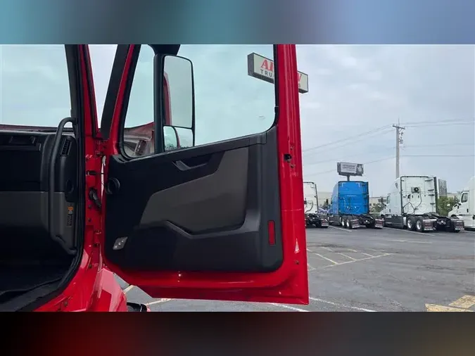 2020 VOLVO VNL860