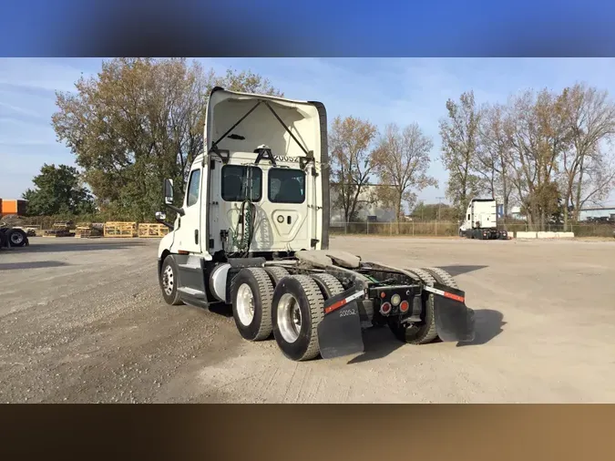 2020 Freightliner Cascadia 126e27ada71b900f7581f32ca82055a1382