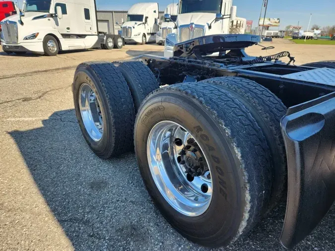 2020 FREIGHTLINER Cascadia 126