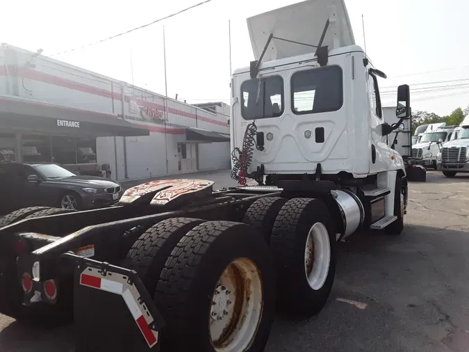 2015 FREIGHTLINER/MERCEDES CASCADIA 125