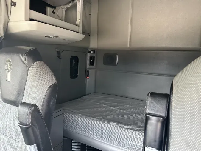 2021 Kenworth T680