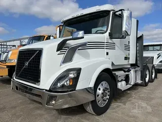 2016 VOLVO VNL64T300