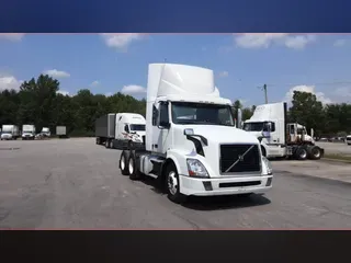 2016 Volvo VNL300