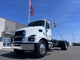 2025 MACK MD74