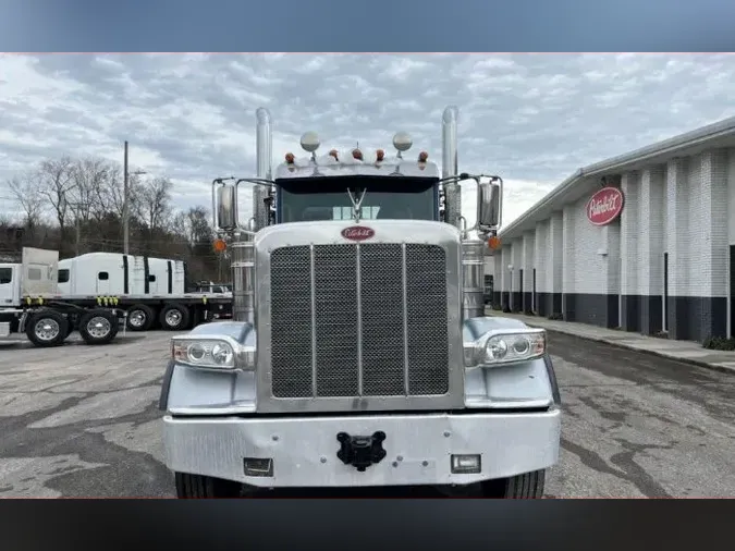 2022 Peterbilt 389