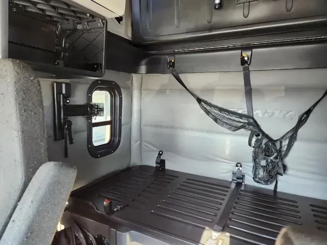 2021 FREIGHTLINER Cascadia 126