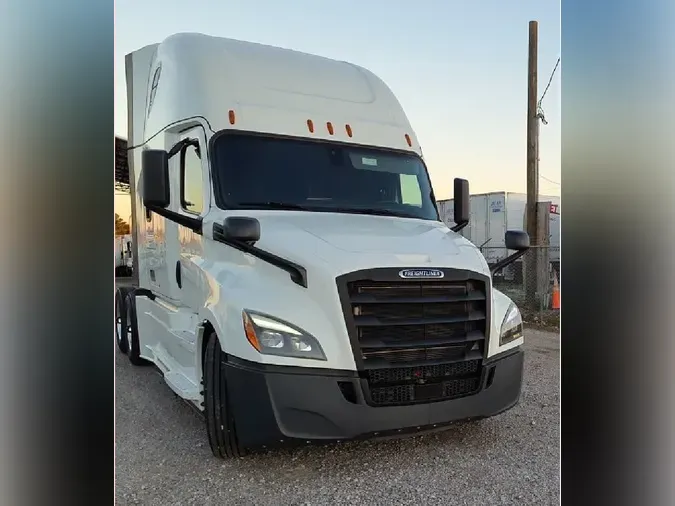 2020 FREIGHTLINER Cascadia 126