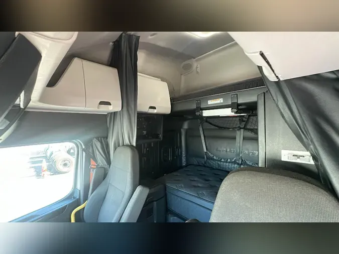 2025 Freightliner Cascadia 126