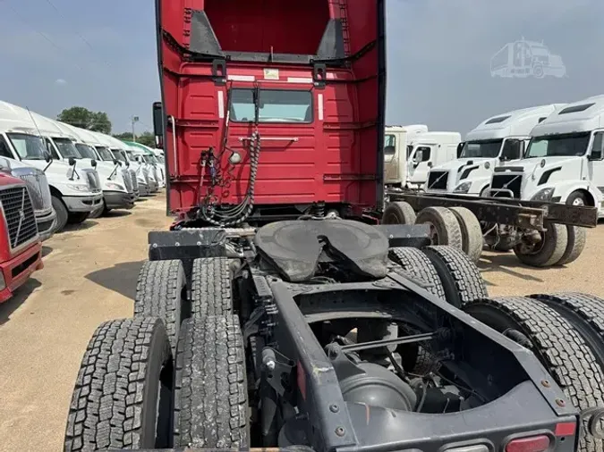 2021 VOLVO VNR64T300