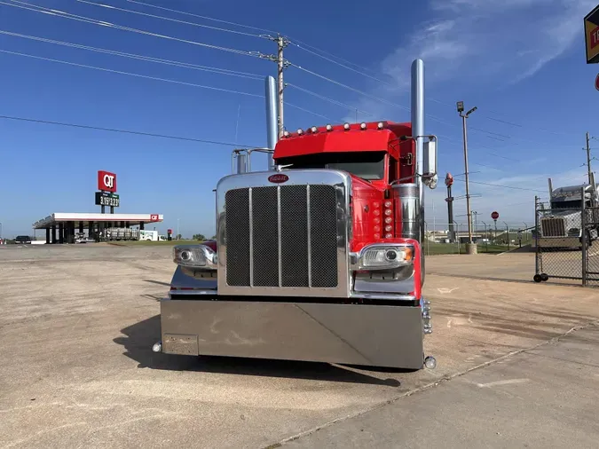 2022 Peterbilt 389