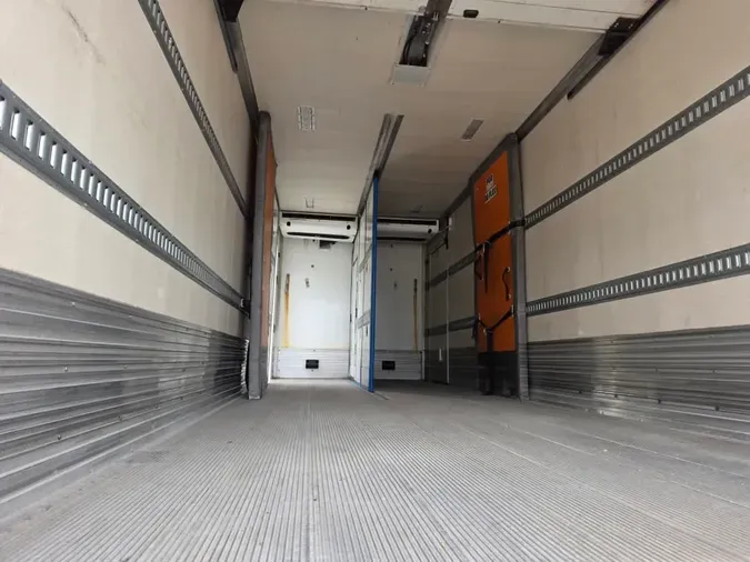2021 FREIGHTLINER/MERCEDES M2 106