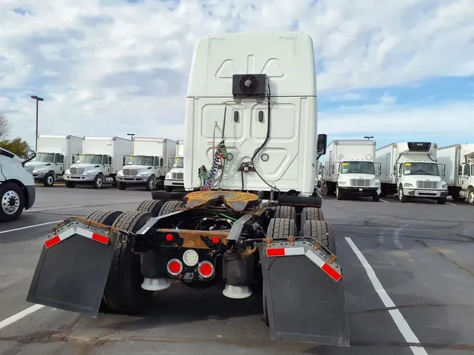 2020 FREIGHTLINER/MERCEDES CASCADIA 125