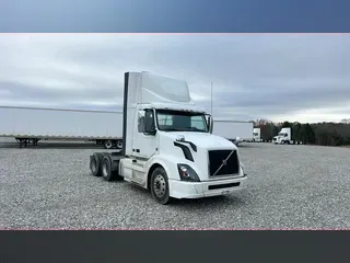 2018 Volvo VNL300