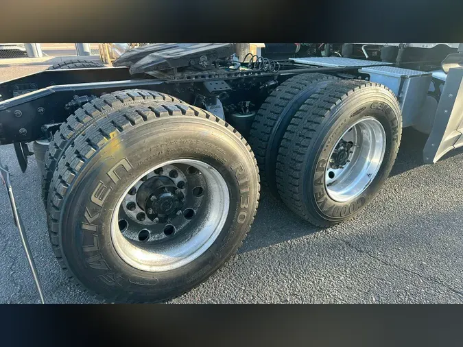 2020 Freightliner Cascadia 126