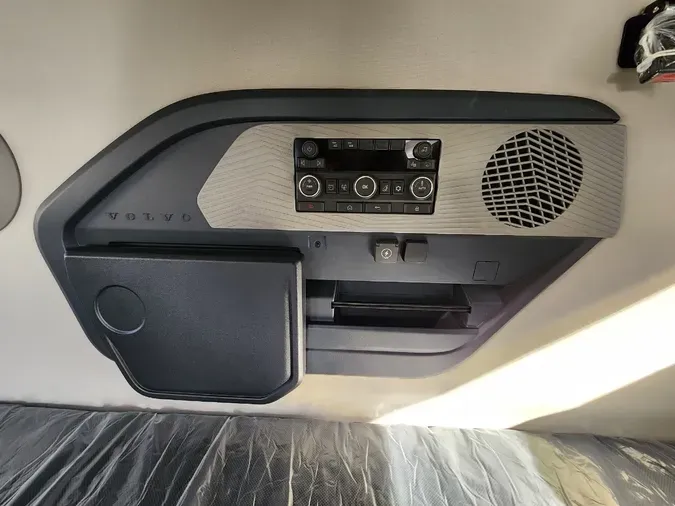 2026 VOLVO VNL64T860