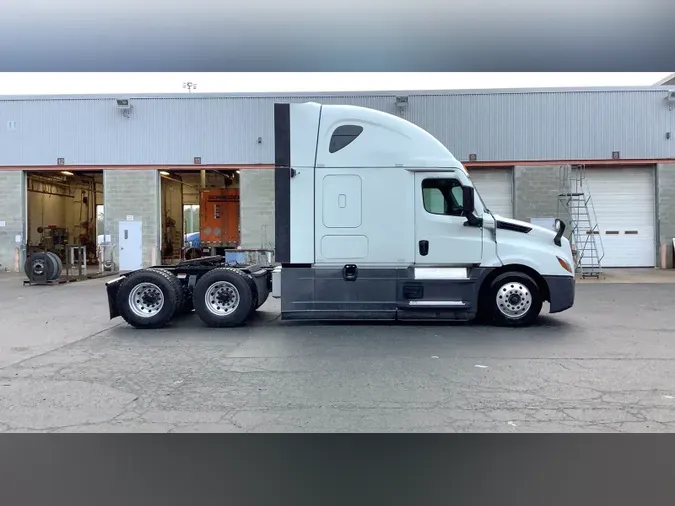 2022 Freightliner Cascadia 126