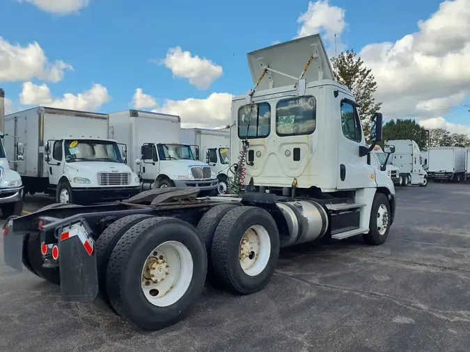 2016 FREIGHTLINER/MERCEDES CASCADIA 125