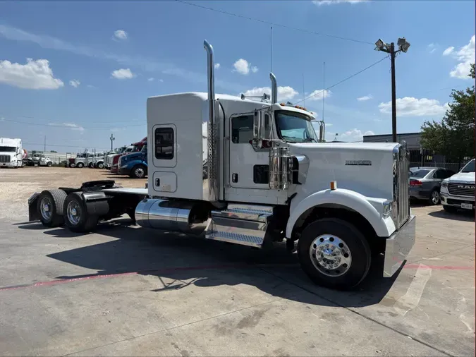2023 Kenworth W900