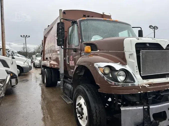 2011 INTERNATIONAL WORKSTAR 7400