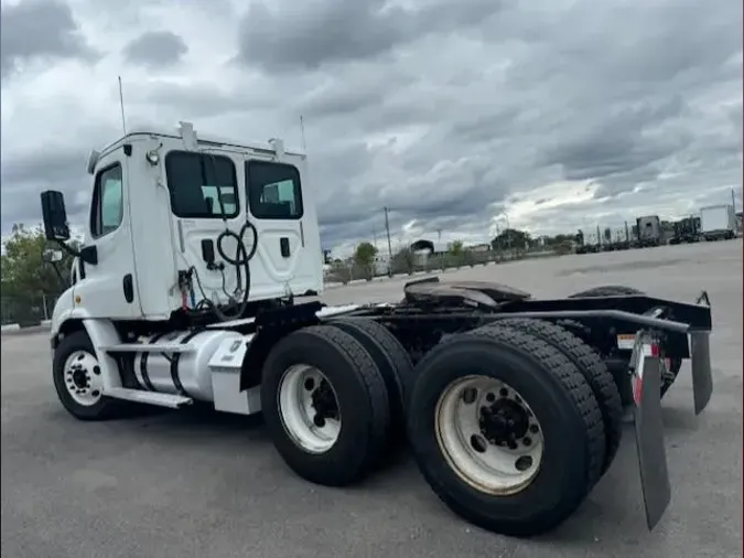 2017 FREIGHTLINER/MERCEDES CASCADIA 113