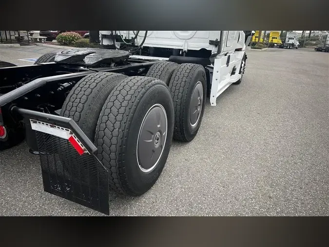 2023 FREIGHTLINER CA126