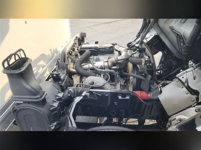 2019 HINO 195
