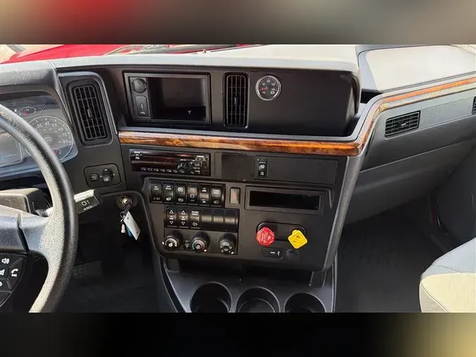 2021 INTERNATIONAL LT