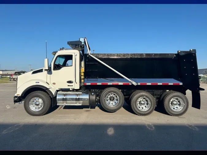 2025 Kenworth T880