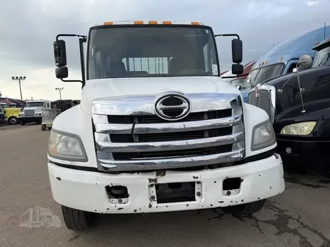 2013 HINO 268