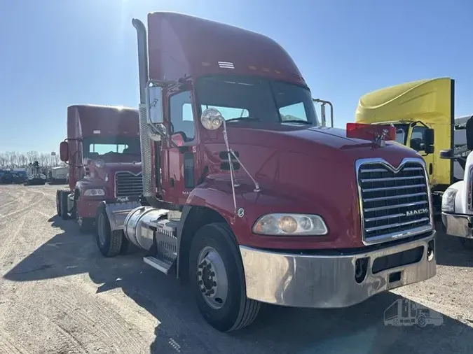 2013 MACK PINNACLE CXU612