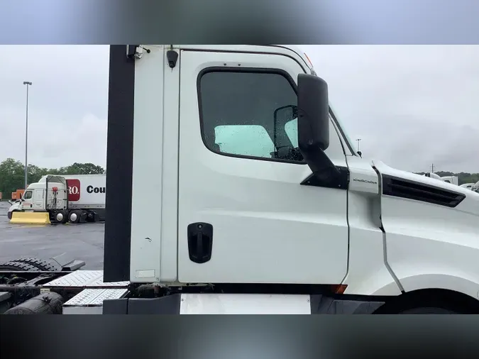 2020 Freightliner Cascadia 126