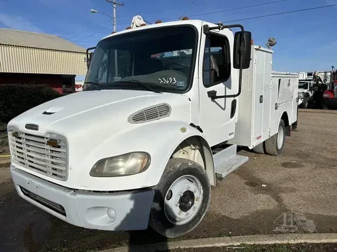 2005 FREIGHTLINER BUSINESS CLASS M2 106