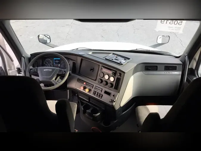2020 Freightliner Cascadia 126