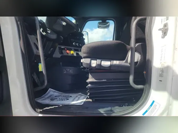 2019 FREIGHTLINER CA126