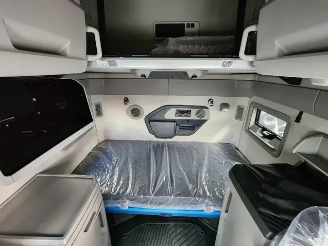 2026 VOLVO VNL64T860