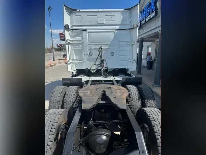 2019 VOLVO VNL64T740