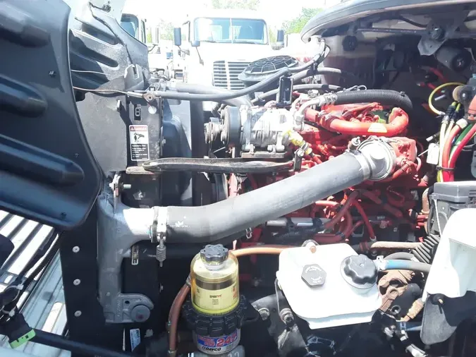2019 FREIGHTLINER M2 106
