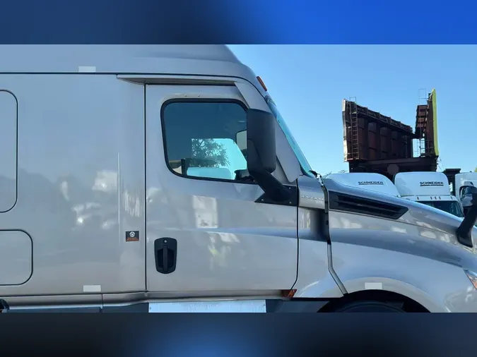 2023 Freightliner Cascadia 126