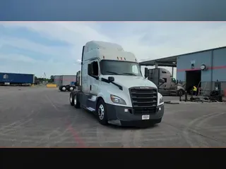 2020 Freightliner Cascadia 126