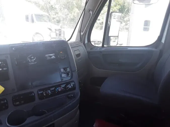 2017 FREIGHTLINER CASCADIA 113