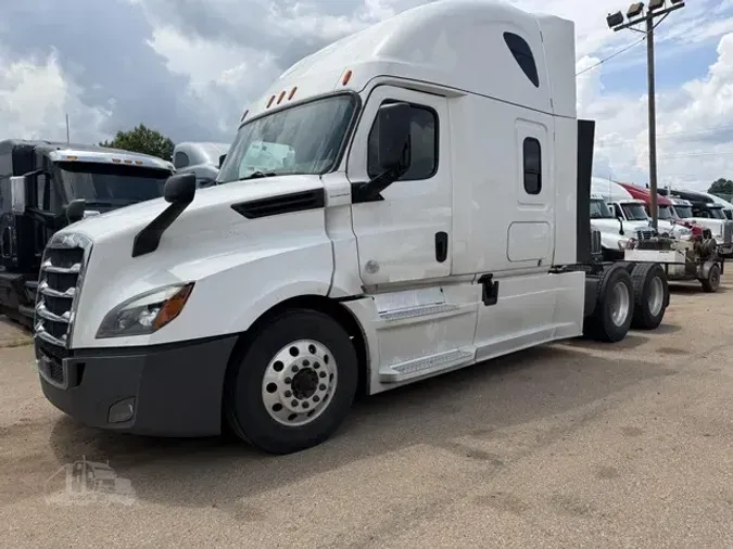 2020 FREIGHTLINER CASCADIA 126e2d865634caccab38e8c16845f617d6e