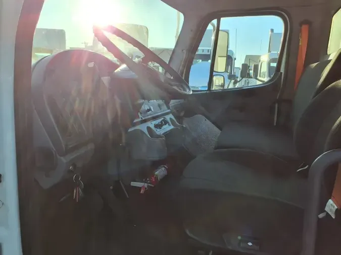 2016 FREIGHTLINER/MERCEDES M2 106