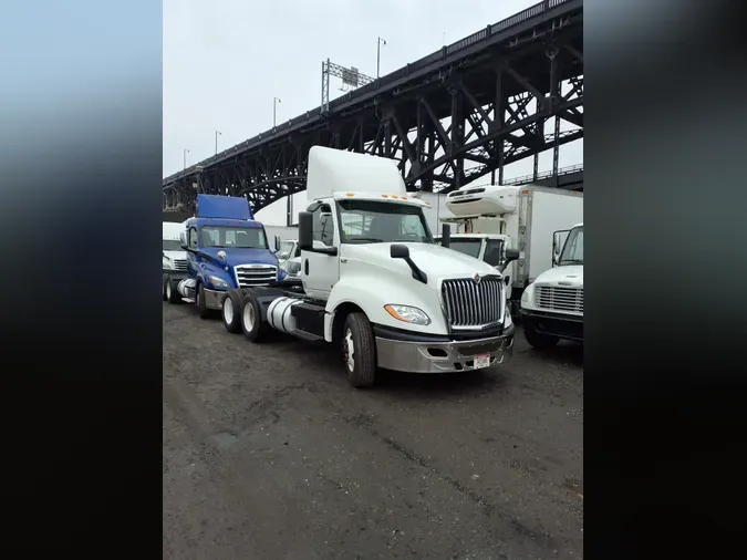 2019 NAVISTAR INTERNATIONAL LT625 DAYCAB T/A