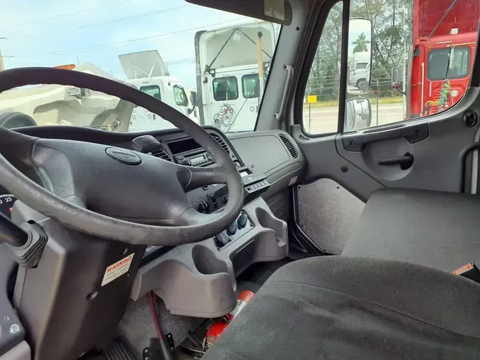 2015 FREIGHTLINER/MERCEDES M2 106e2da4037f348383b9faa633118993056