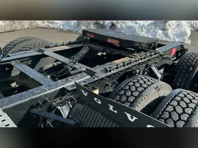 2025 VOLVO VNL64T860e2dad9f08b3d79a4effa83aaaf7300ee