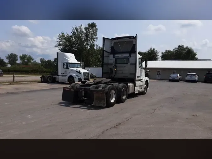 2017 Volvo VNL300