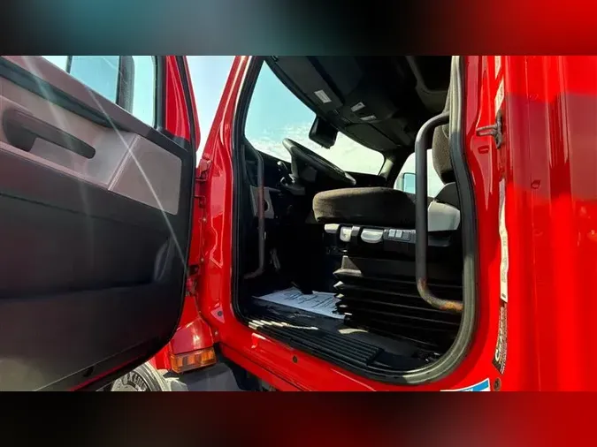2020 FREIGHTLINER CA116